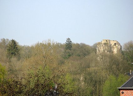 Ruins of the donjon at Lucheux; Wikimedia commons